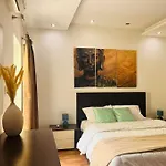 Upper Valley Mansions, No.25 Апартаменты *