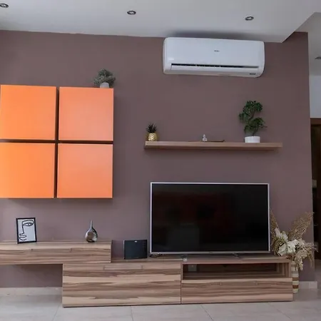 Upper Valley Mansions, No.25 Lejlighed