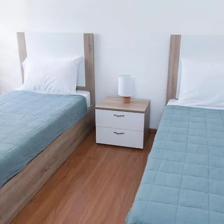 Upper Valley Mansions, No.25