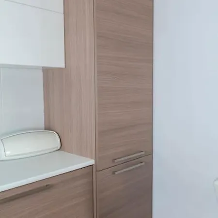 Upper Valley Mansions, No.25