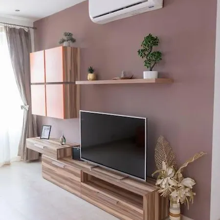 Upper Valley Mansions, No.25 Διαμέρισμα