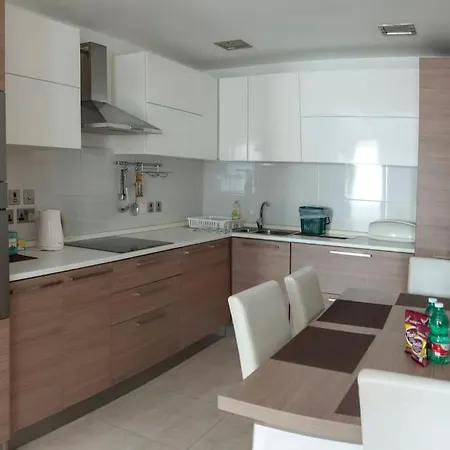 Upper Valley Mansions, No.25 Appartement