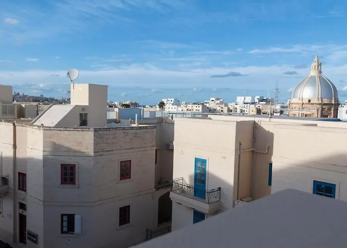 Upper Valley Mansions, No.25 *