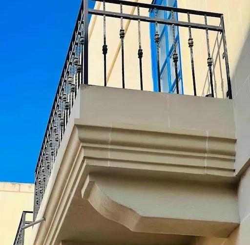 Upper Valley Mansions, No.25 Apartment *