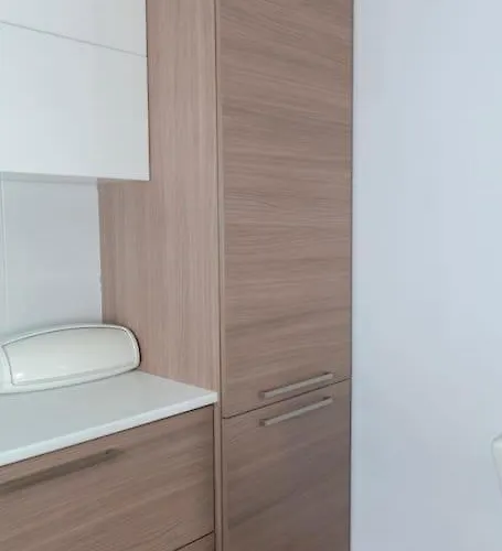 Upper Valley Mansions, No.25