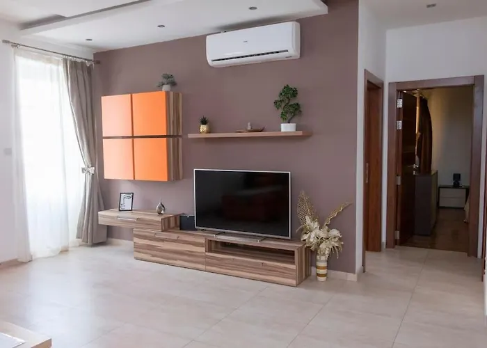 Upper Valley Mansions, No.25 Apartment *