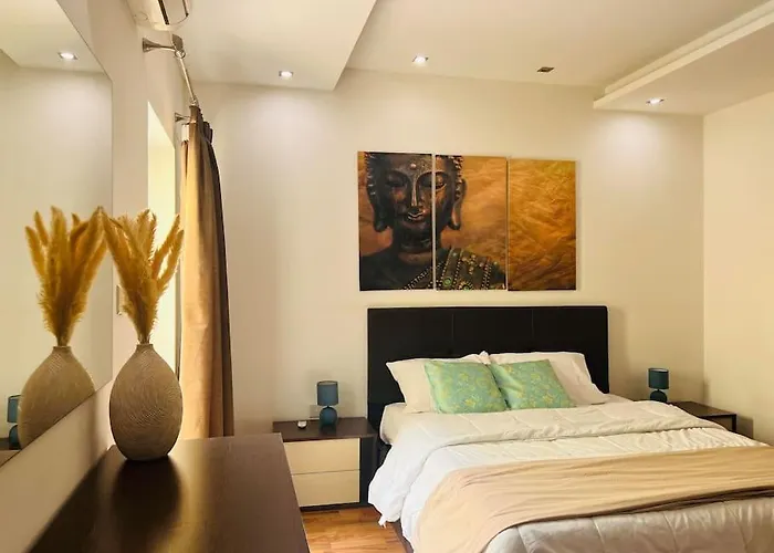 Upper Valley Mansions, No.25 Apartment *